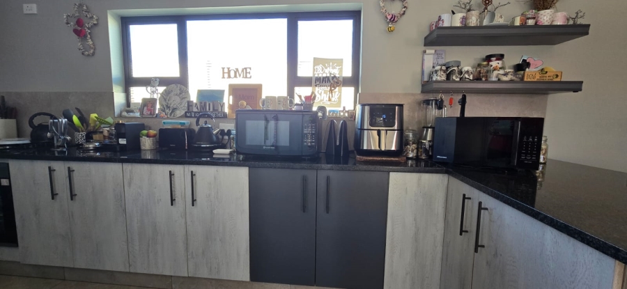 4 Bedroom Property for Sale in Flamwood North West